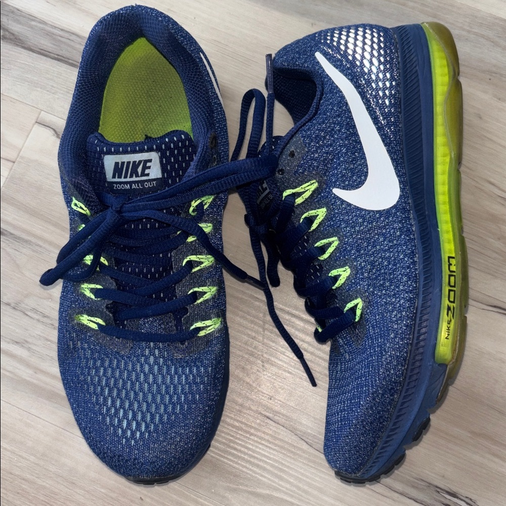 Nike Zoom Navy and Lime Sneakers with reflective back-women’s 8.5
